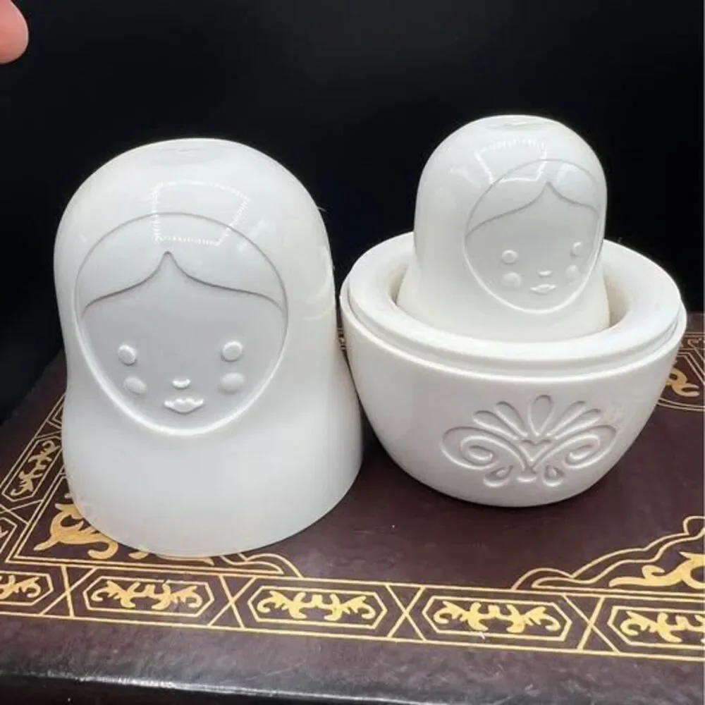 Matryoshka Babushka Salt and Pepper dolls Shakers Fred SALT-M